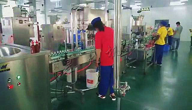 番茄醬灌裝生產(chǎn)線（全自動理瓶機+全自動番茄醬灌裝機+自動上蓋旋蓋機+鋁箔封口機+s170噴碼機+全自動貼標機+收瓶機）